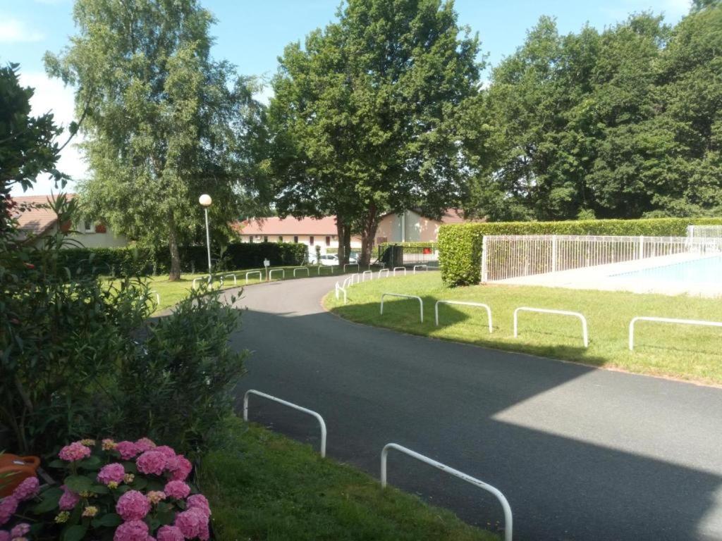 Le Petit Park-Studio-Terrasse- Piscine-Wifi Fibre Lägenhet Pau Exteriör bild